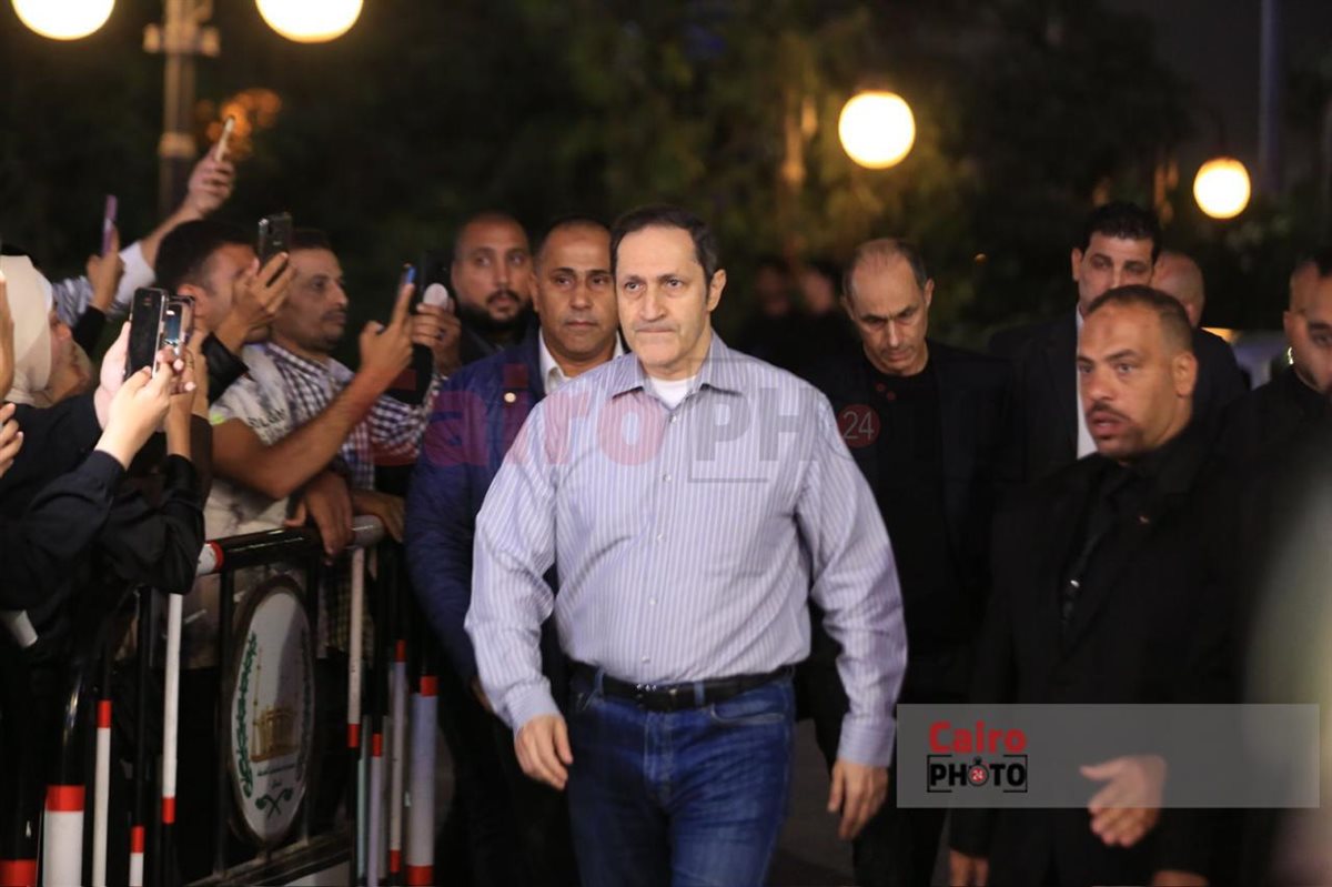 جمال وعلاء مبارك في عزاء والد الفنان محمد رمضان