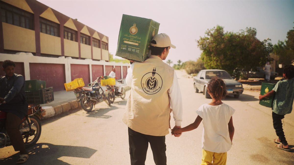. بيت الزكاة يوزع عشرات الألاف من البطاطين والمواد الغذائية بمحافظات شمال وجنوب سيناء استعدادًا للشتاء&nbsp;