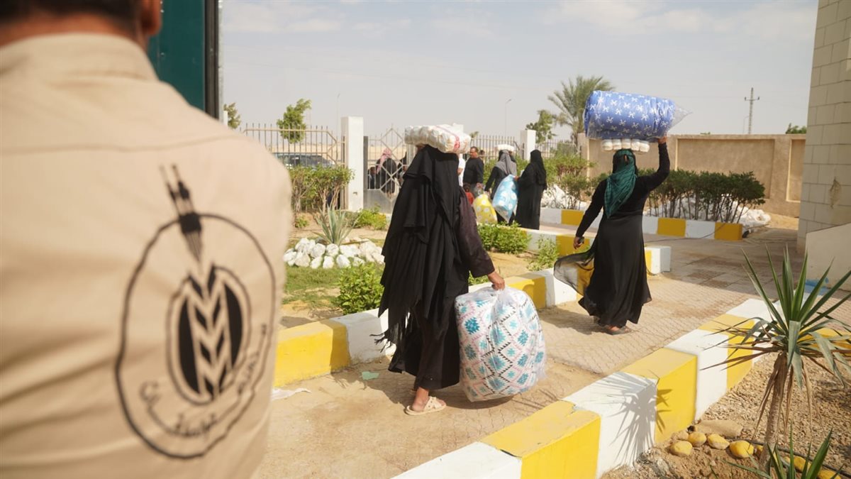 . بيت الزكاة يوزع عشرات الألاف من البطاطين والمواد الغذائية بمحافظات شمال وجنوب سيناء استعدادًا للشتاء&nbsp;