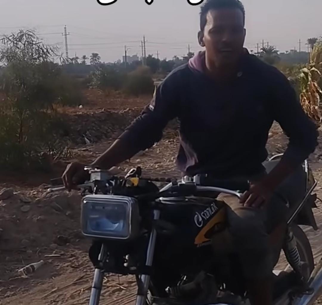 شاب يسحل كلب&nbsp;
