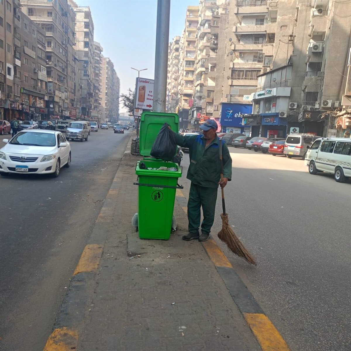 وضع صناديق قمامة&nbsp;جديدة
