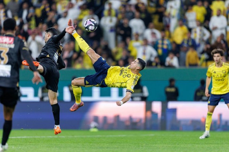 <strong>هدف كريستيانو رونالدو الرائع في مباراة النصر والخليج في مسابقة الدوري السعودي للمحترفين</strong>