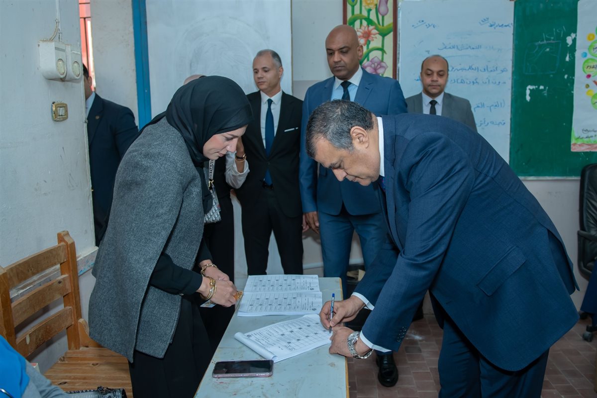 وزير الدولة للإنتاج الحربي يدلي بصوته في انتخابات مجلس النواب<br>&nbsp;