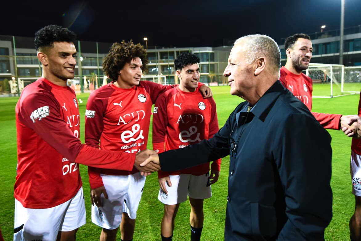 هاني أبوريدة&nbsp;يدعم لاعبي منتخب كأس العرب في مران اليوم