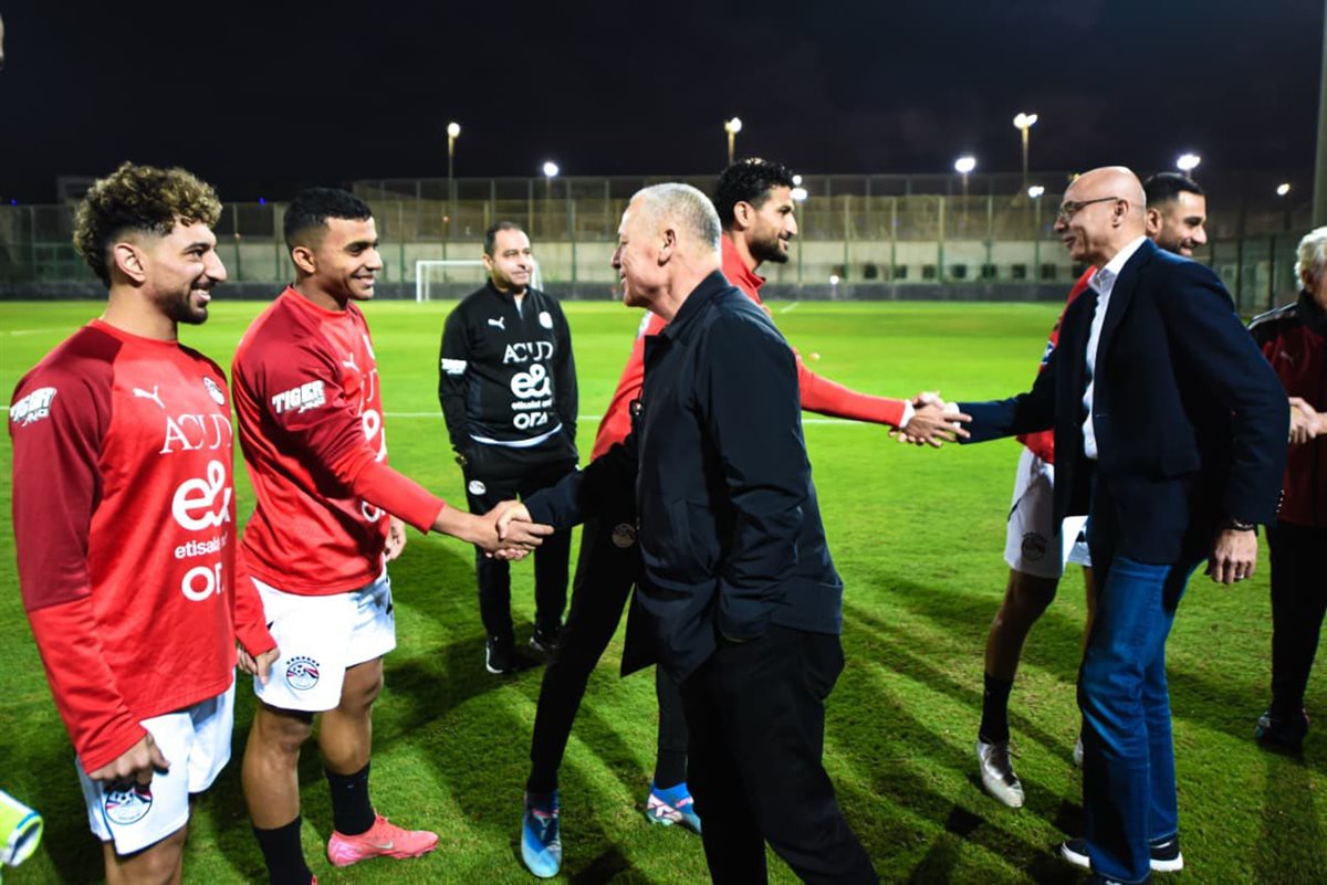 هاني أبوريدة&nbsp;يدعم لاعبي منتخب كأس العرب في مران اليوم