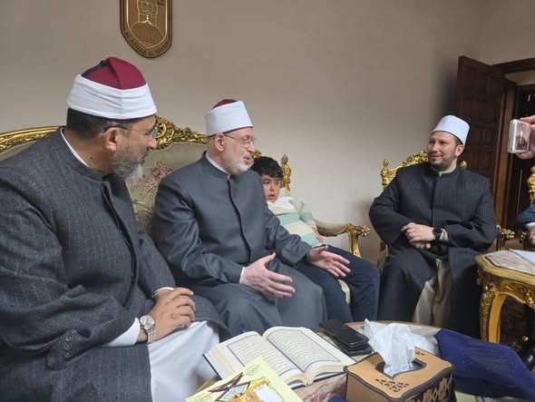 آية في حفظ القرآن ومن القدرات الخاصة.. وكيل الأزهر يلتقي بالصغير زياد عمر بعد إبهاره السوشيال ميديا&nbsp;