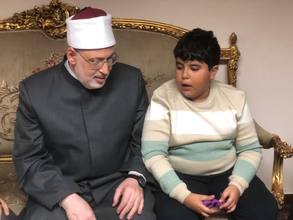 آية في حفظ القرآن ومن القدرات الخاصة.. وكيل الأزهر يلتقي بالصغير زياد عمر بعد إبهاره السوشيال ميديا&nbsp;