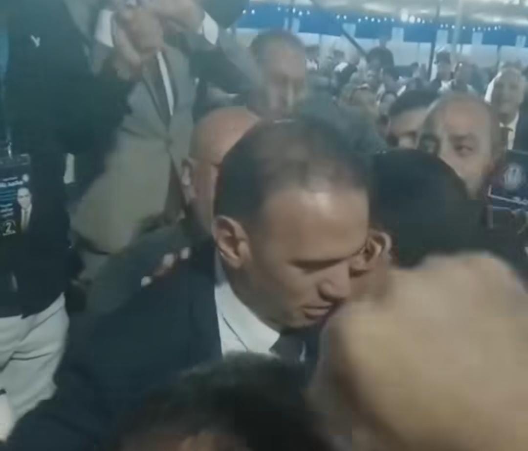 يدًا بيد.. محمد بلال وعمر الغنيمي يحتفلان وسط أنصارهما&nbsp;