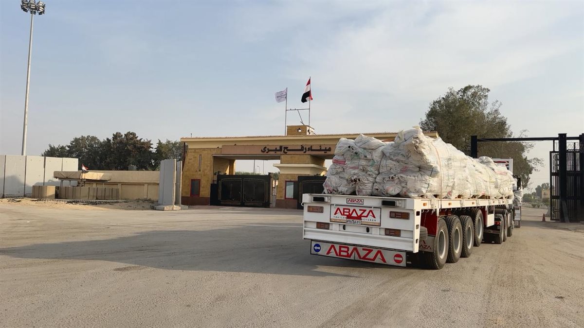 الهلال الأحمر المصري يدفع بالمساعدات الإغاثية إلى قطاع غزة&nbsp;