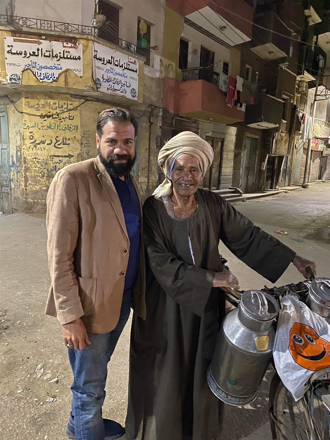 عم حسين أشهر وأقدم بائع لبن متجول في الأقصر&nbsp;