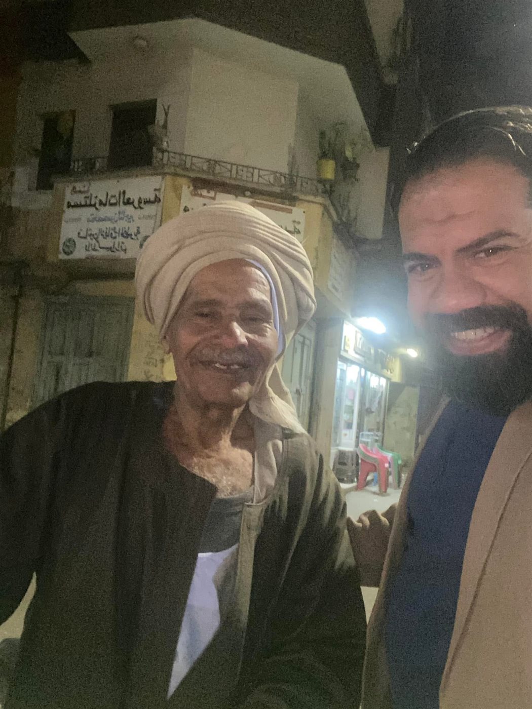 عم حسين أشهر وأقدم بائع لبن متجول في الأقصر&nbsp;
