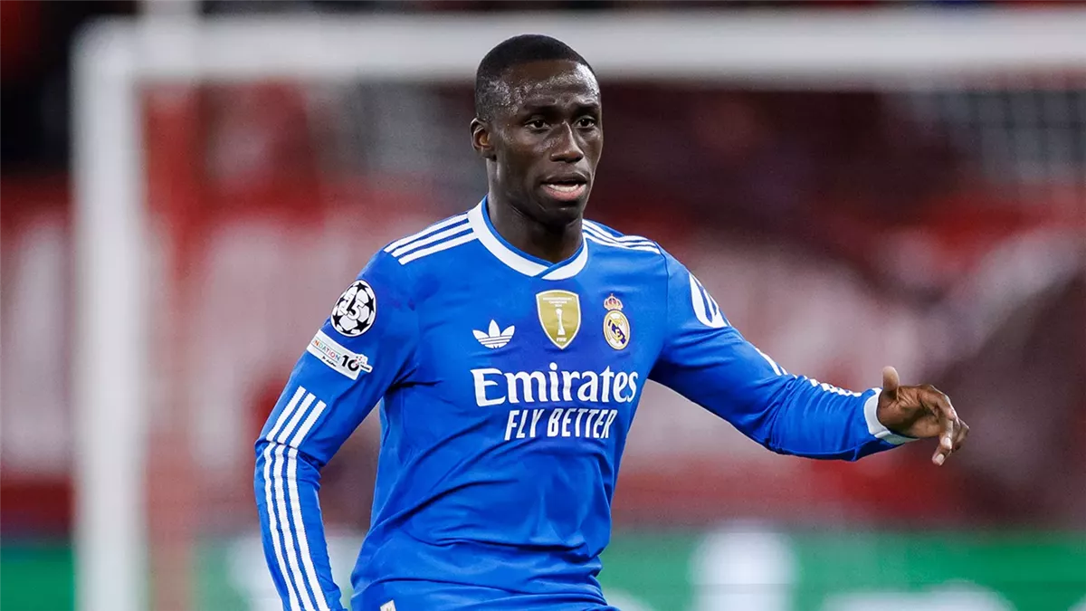 الدولي الفرنسي فيرلاند ميندي الظهير الأيسر لـ نادي ريال مدريد