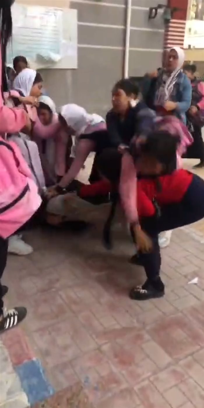 اعتداء طالبات&nbsp;