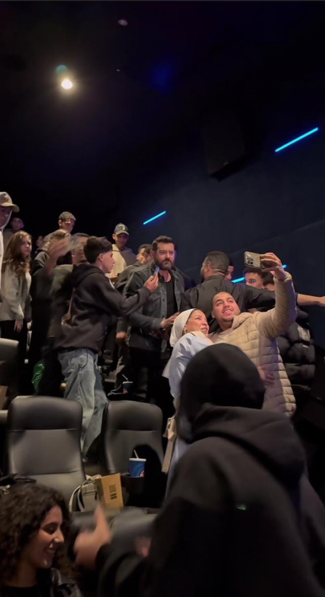 عمرو يوسف&nbsp;يشاهد فيلمه السلم والثعبان 2 رفقة الجمهور&nbsp;بـ إحدى سينمات 6 أكتوبر