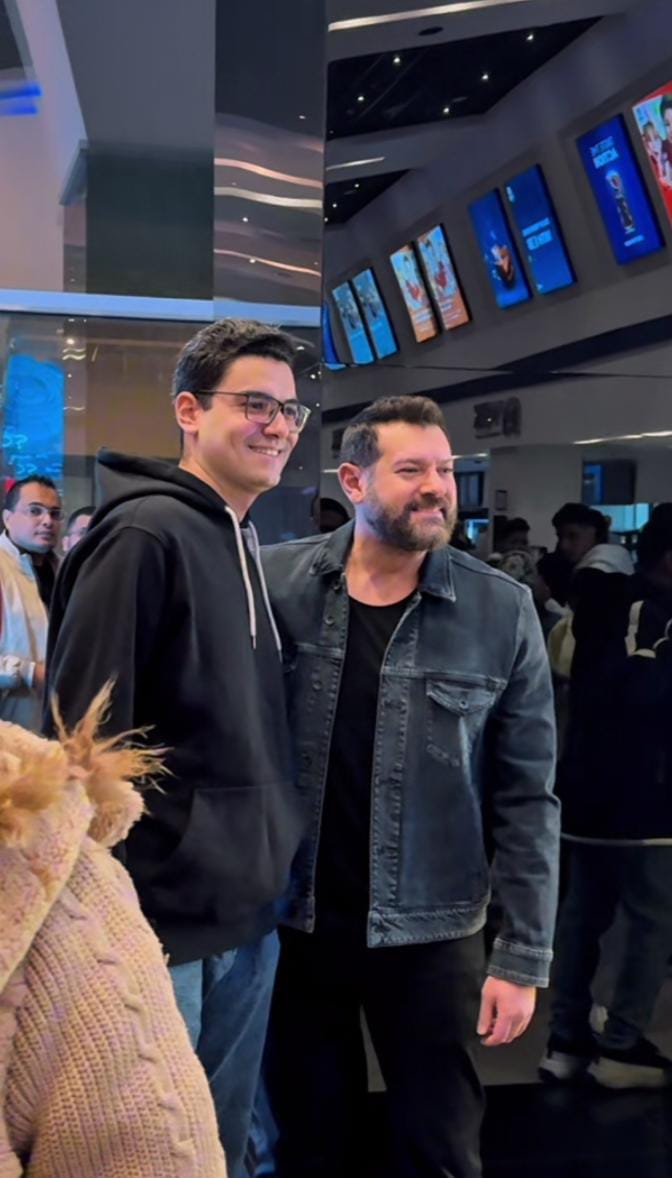 عمرو يوسف&nbsp;يشاهد فيلمه السلم والثعبان 2 رفقة الجمهور&nbsp;بـ إحدى سينمات 6 أكتوبر