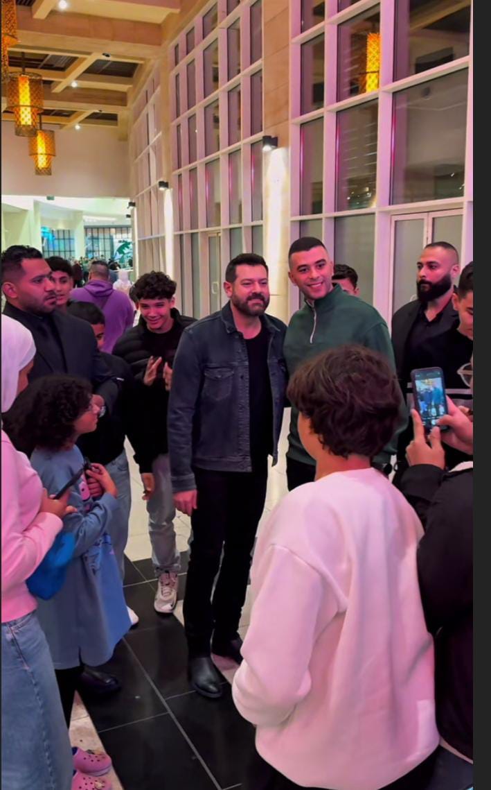 عمرو يوسف&nbsp;يشاهد فيلمه السلم والثعبان 2 رفقة الجمهور&nbsp;بـ إحدى سينمات 6 أكتوبر