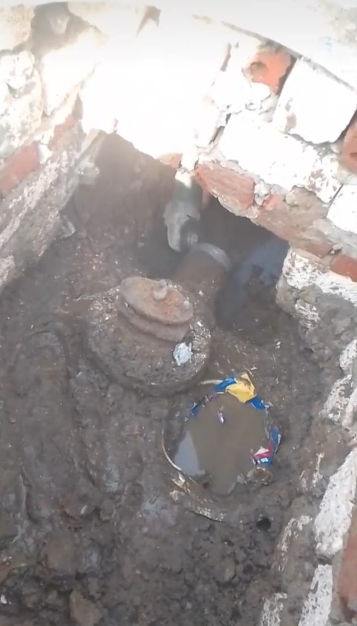 كسر بخط مياه&nbsp;