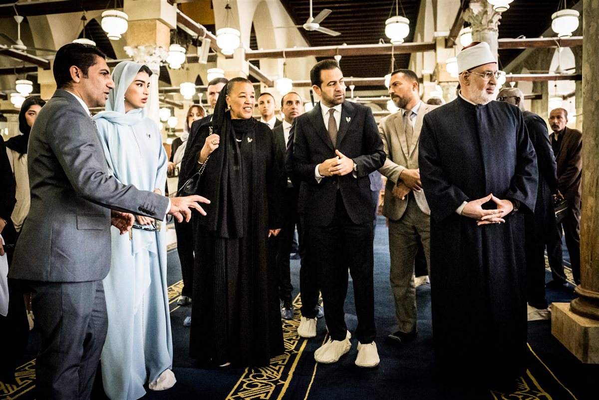 أعضاء لجنة تحكيم جائزة زايد للأخوة الإنسانيَّة يزورون الجامع الأزهر ويشيدونَ بمسيرته في بناء الجسور بين الثَّقافات&nbsp;