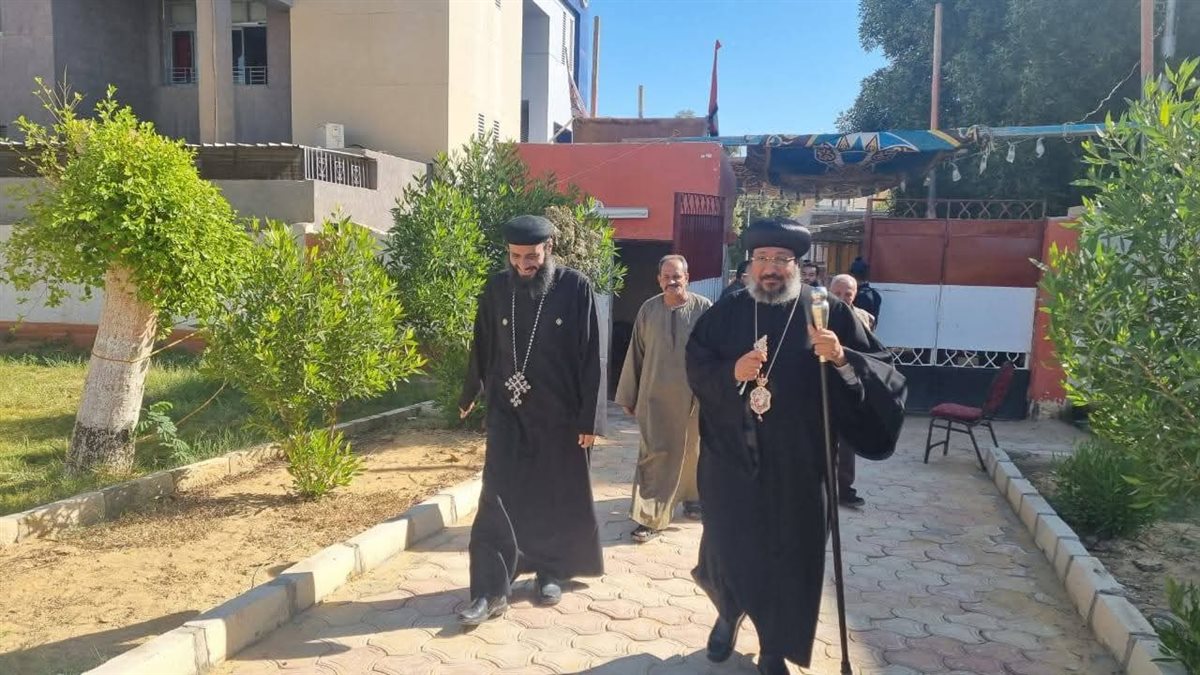 الأنبا أرسانيوس أسقف الوادى الجديد والواحات &nbsp;بصوته فى انتخابات مجلس النواب
