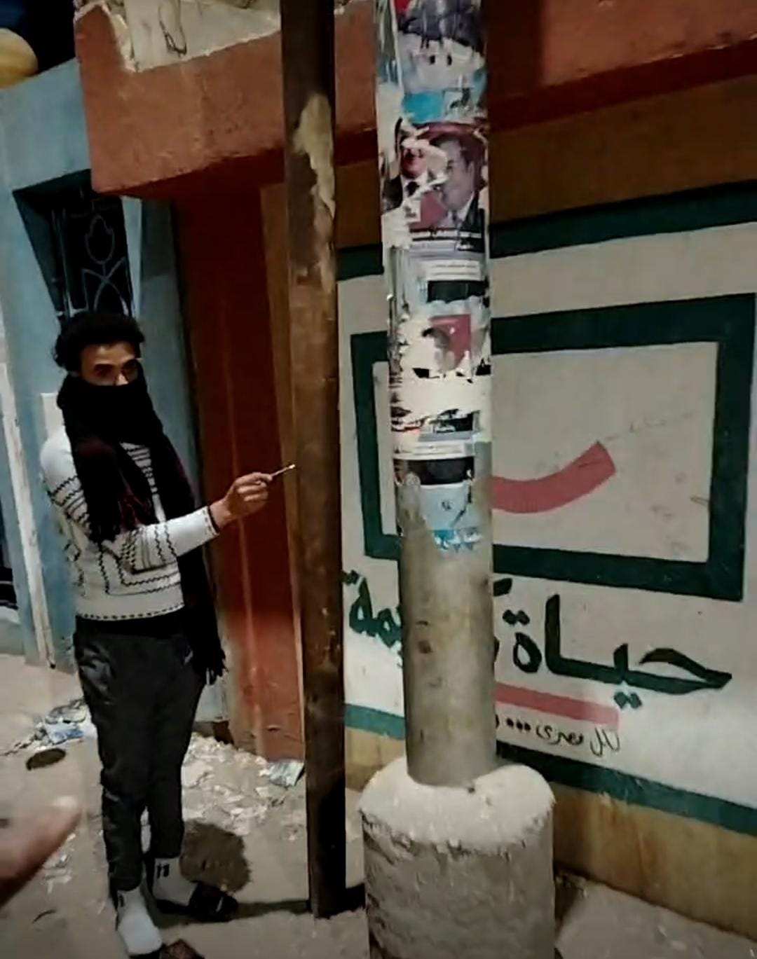 عمود إنارة يهدد حياة المواطنين&nbsp;