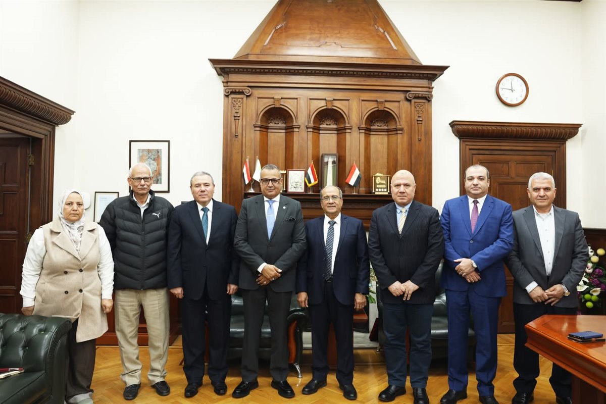 محافظ جنوب سيناء يلتقي رئيس شركة مياه الشرب 