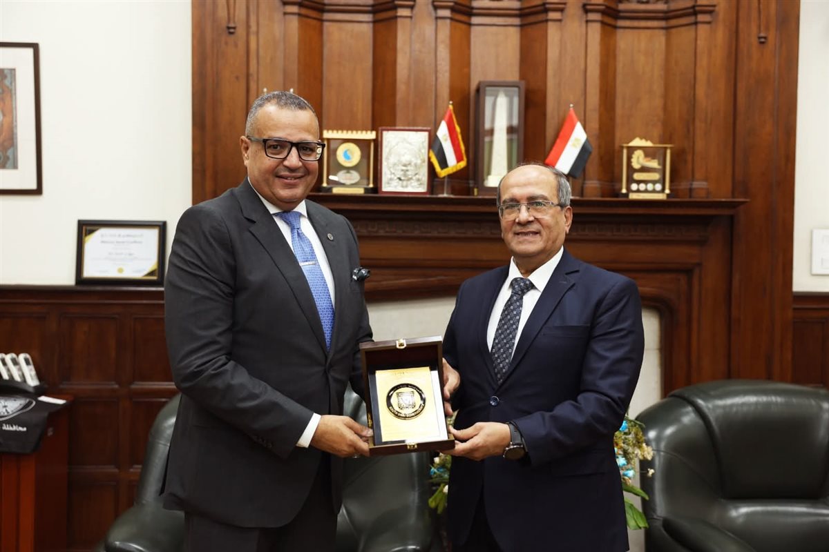 محافظ جنوب سيناء يلتقي رئيس شركة مياه الشرب 