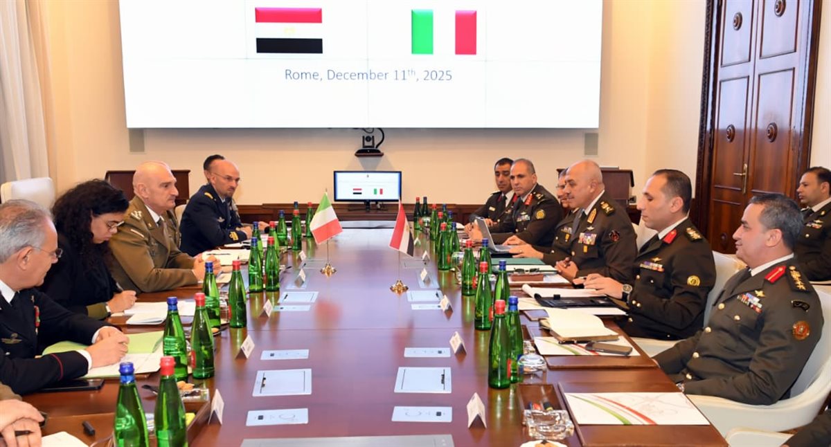 الفريق أحمد خليفة رئيس أركان حرب القوات المسلحة يعود إلى أرض الوطن&nbsp;