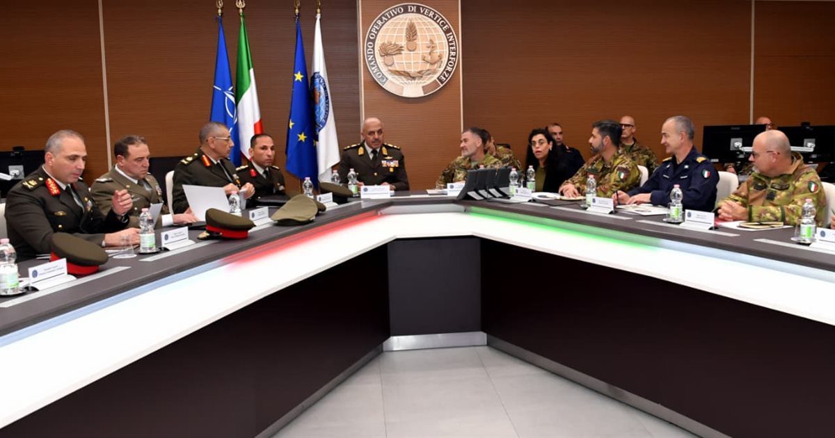 الفريق أحمد خليفة رئيس أركان حرب القوات المسلحة يعود إلى أرض الوطن&nbsp;
