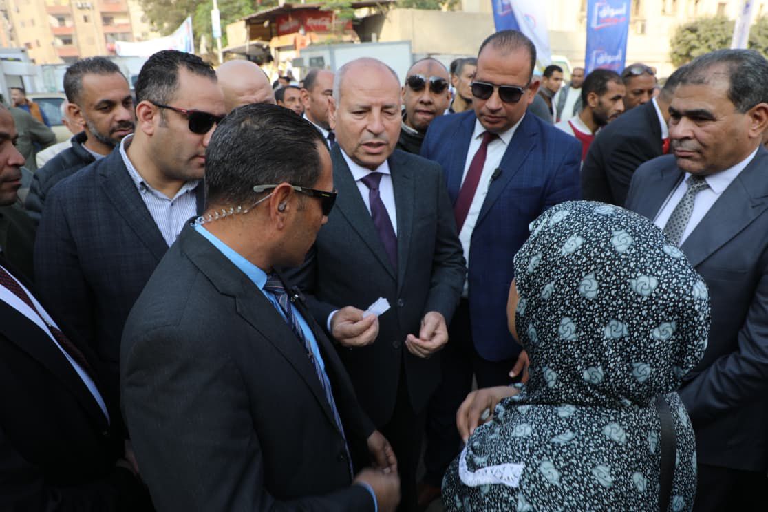 &nbsp;محافظ القاهرة يستجيب لسيدة بطلبها لإنشاء كشك بالمرج