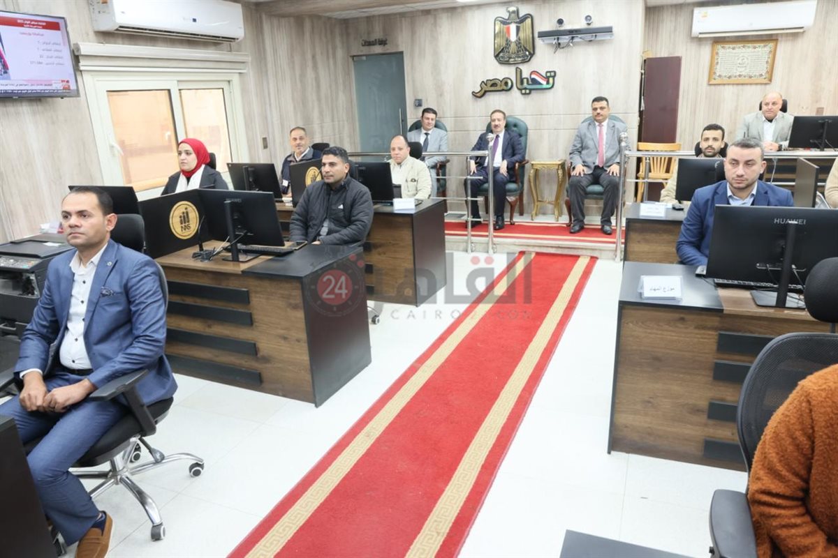 من مركز سيطرة الشبكة الوطنية.. محافظ المنوفية يتابع جولة الإعادة للنواب