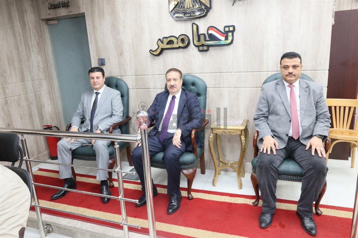 من مركز سيطرة الشبكة الوطنية.. محافظ المنوفية يتابع جولة الإعادة للنواب