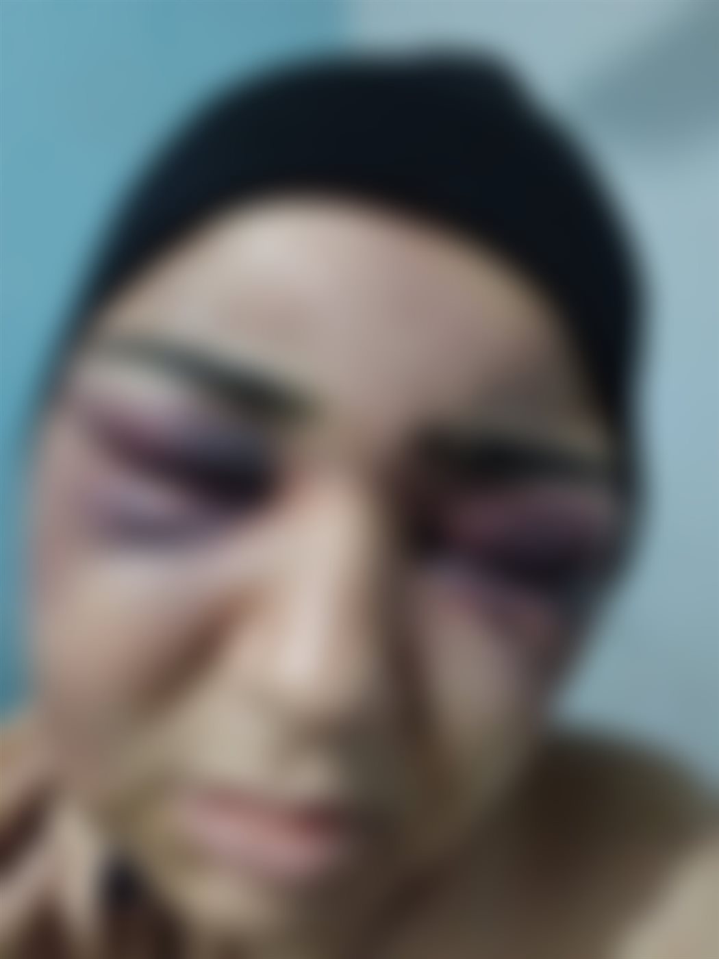 زوج يعتدي بالضرب على زوجته بالفيوم