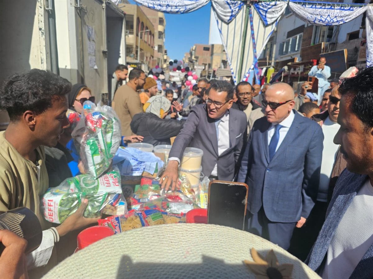 محافظ الأقصر يفتتح سوق اليوم الواحد بإسنا&nbsp;