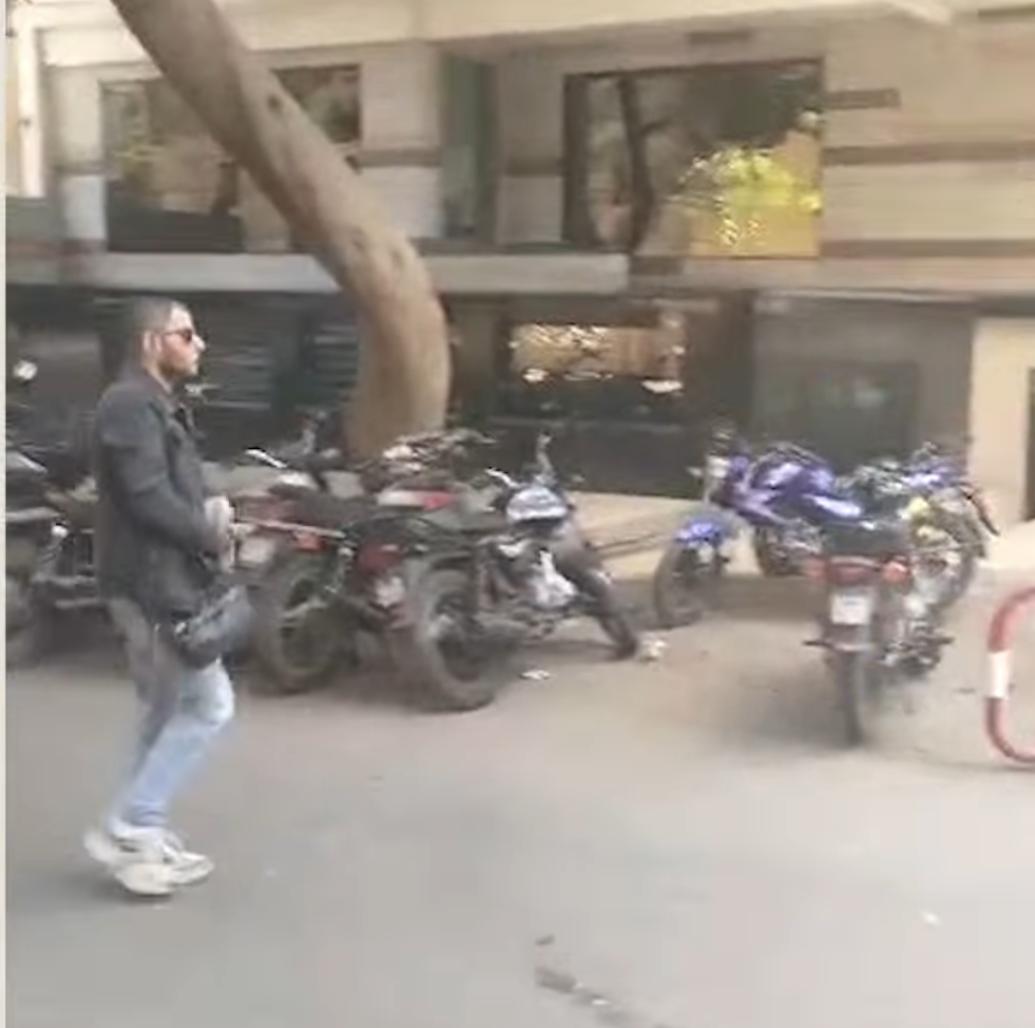 عمر فاروق الفيشاوي يصل المستشفى لوداع والدته&nbsp;