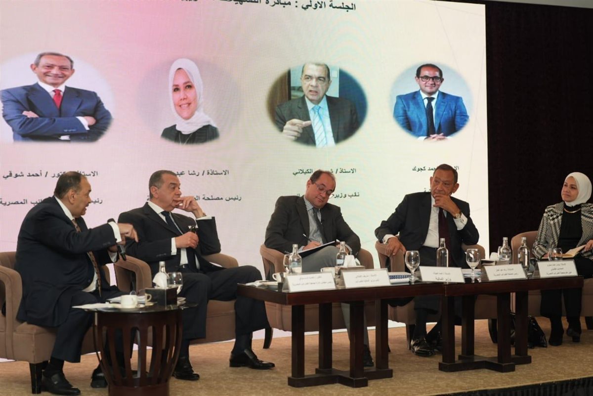 المالية مع &nbsp;أعضاء جمعية الضرائب المصرية