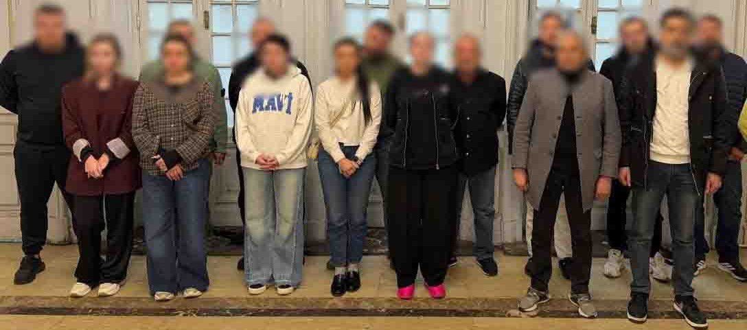 المتهمين