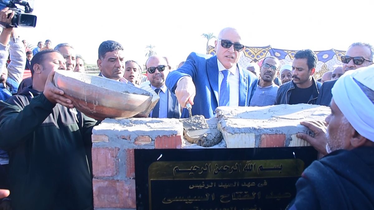 محافظ الأقصر يفتتح مشروعات تنموية بالبر الغربي
