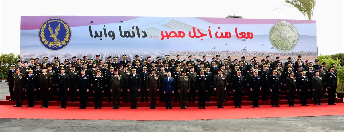 وزاراتا الدفاع والداخلية تعقدان لقاءًا لبحث سبل تعزيز التعاون الأمنى تزامنًا مع إحتفالات العام الميلادى الجديد