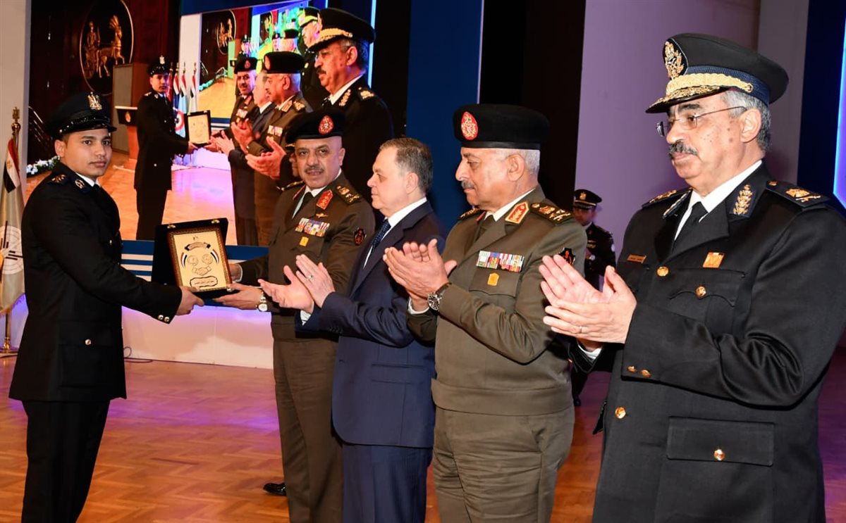 وزاراتا الدفاع والداخلية تعقدان لقاءًا لبحث سبل تعزيز التعاون الأمنى تزامنًا مع إحتفالات العام الميلادى الجديد