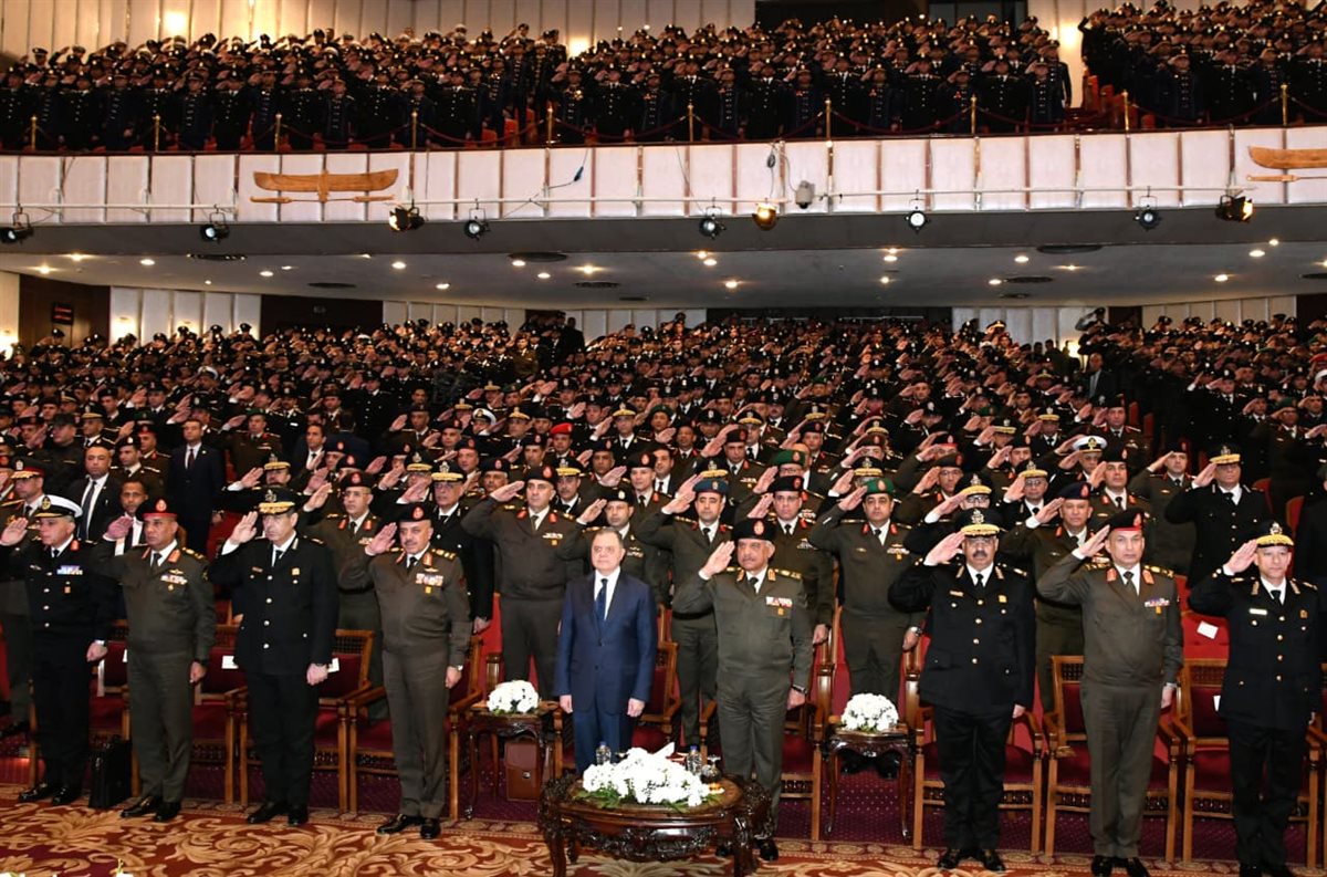 وزاراتا الدفاع والداخلية تعقدان لقاءًا لبحث سبل تعزيز التعاون الأمنى تزامنًا مع إحتفالات العام الميلادى الجديد