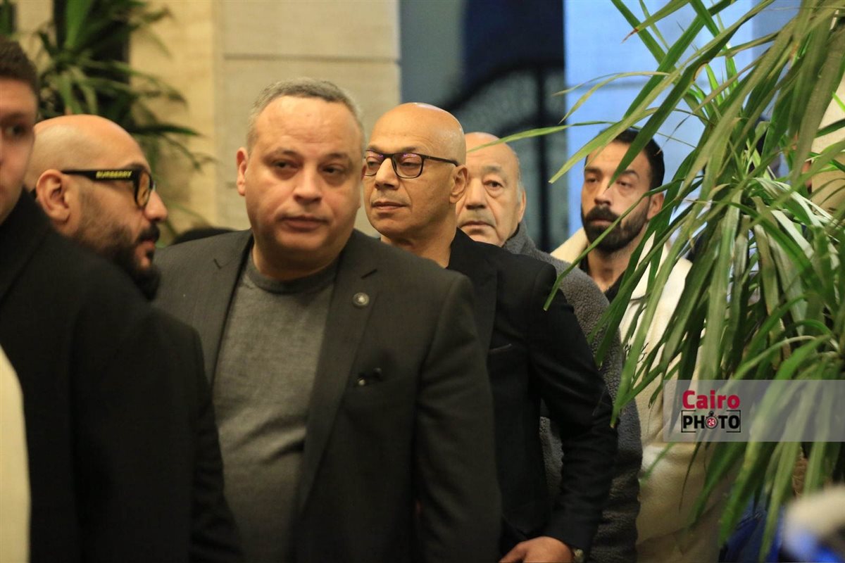 أبرزهم صلاح عبد الله وإلهام شاهين وماجد المصري.. لقطات لنجوم الفن في عزاء والدة هاني رمزي