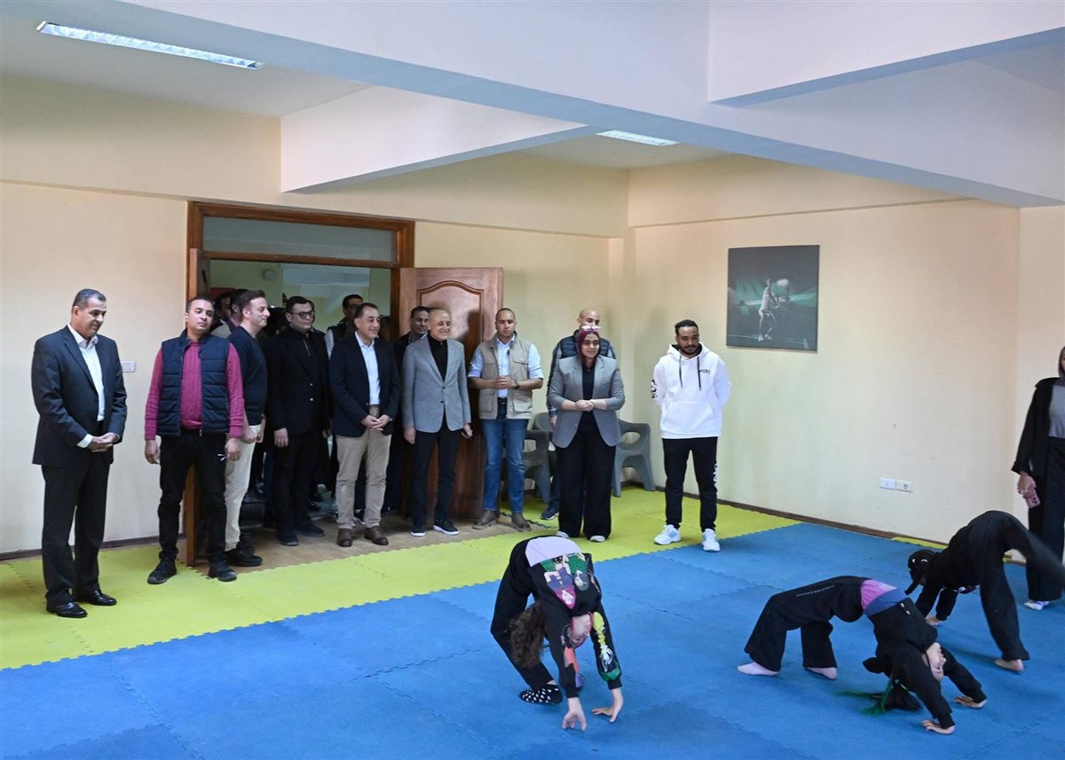 جولة رئيس الوزراء بالحمام الأولمبي&nbsp;