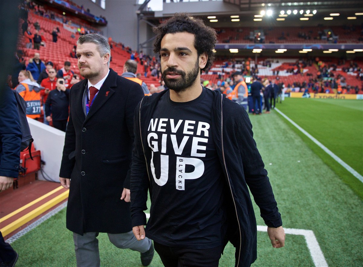 <strong>محمد صلاح بقميصه الشهير 