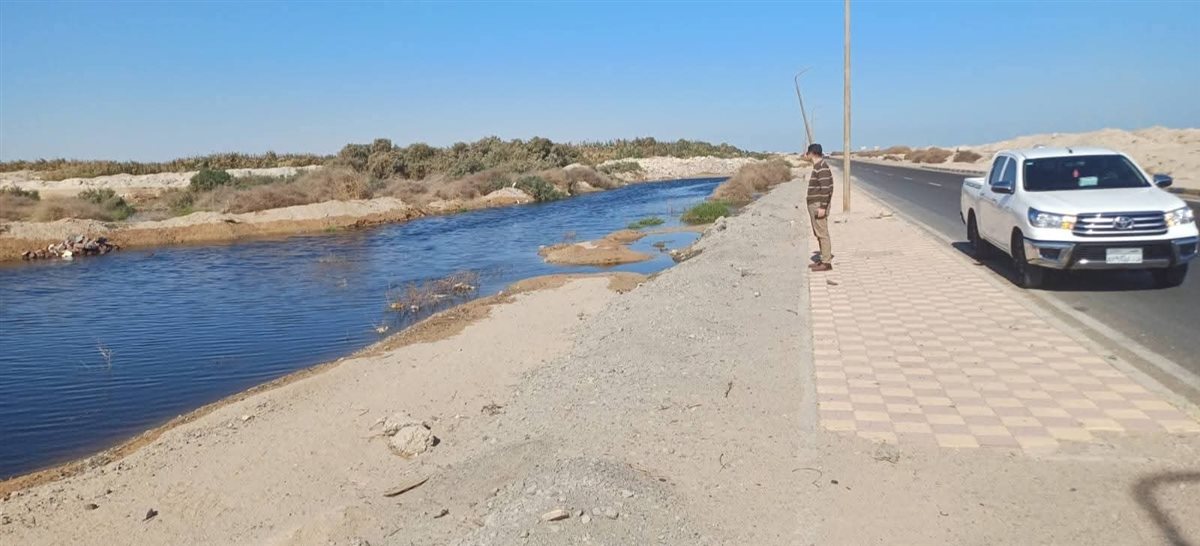 تسرب مياه صرف صحي بالطريق الدائري بالغردقة 