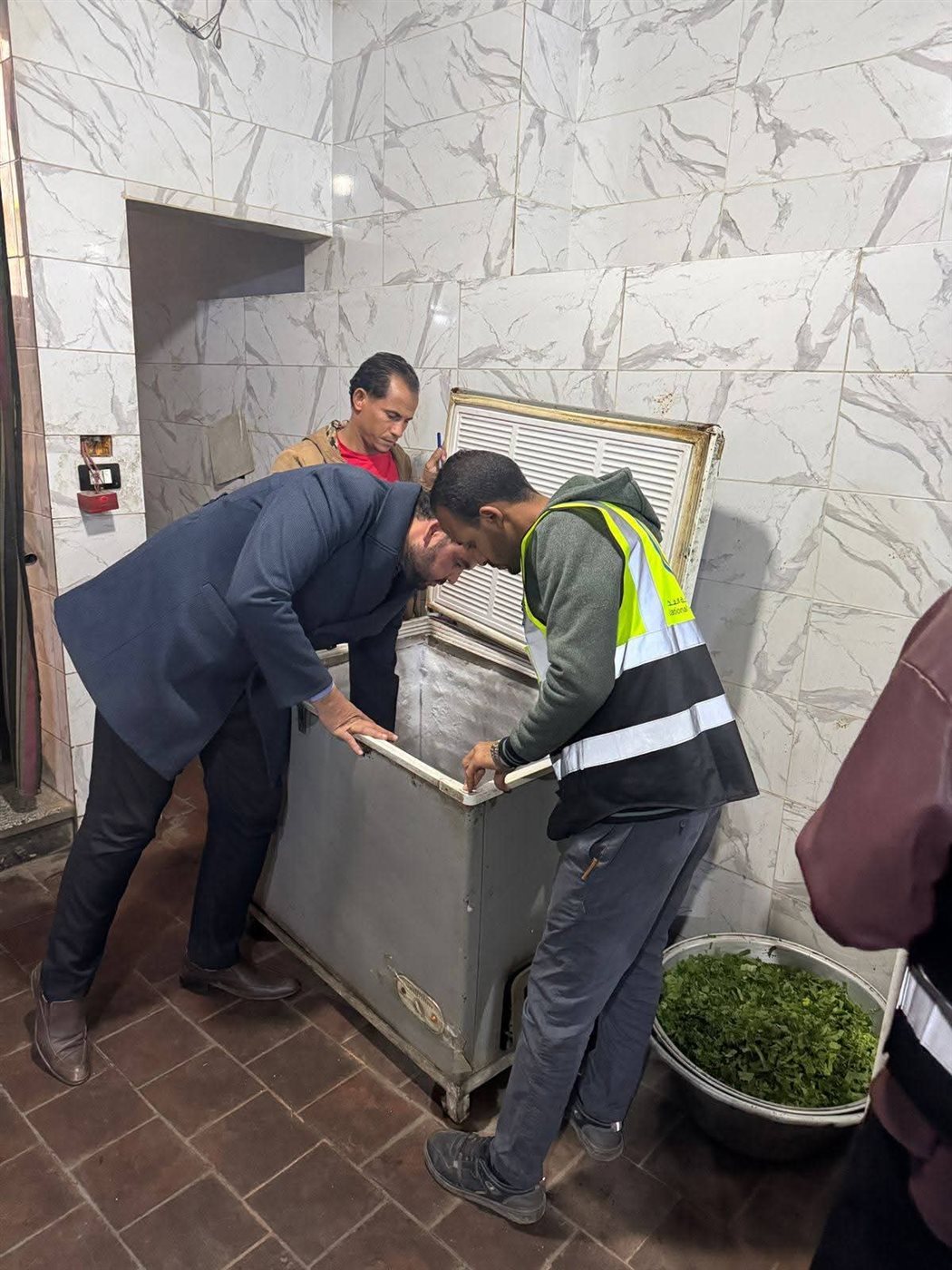 ضبط لحوم فاسدة بأحد مطاعم الأقصر