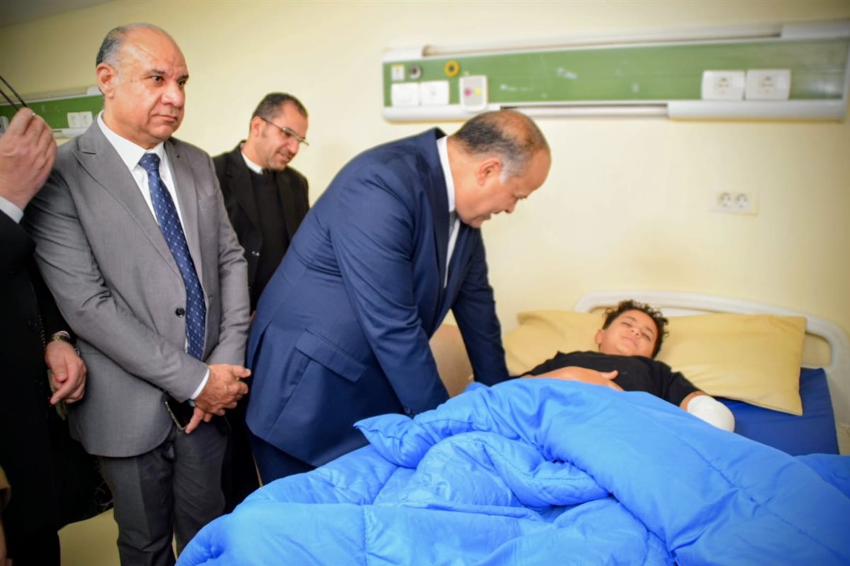 زيارة قيادات التعليم لـ الطالب آدم 