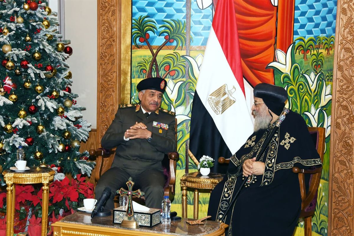 وزير الدفاع يهنئ البابا تواضروس الثاني بمناسبة عيد الميلاد المجيد