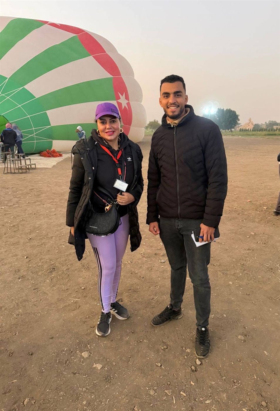 الفنانة رانيا يوسف وأولى رحلاتها بالبالون الطائر في الأقصر