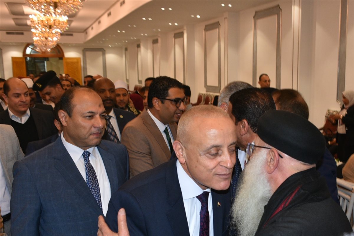 محافظ الأقصر يزور الكنائس للتهنئة بالعيد&nbsp;