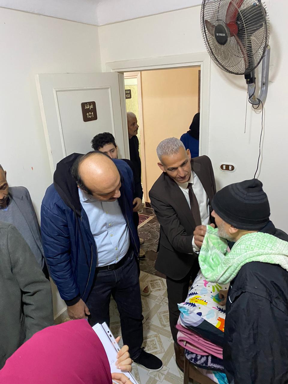 التضامن تنظم قافلة شاملة لرعاية كبار السن المنتقلين من دور مسنين غير مرخصة بالإسكندرية